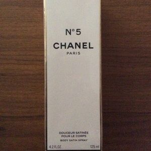 No 5 Chanel Paris